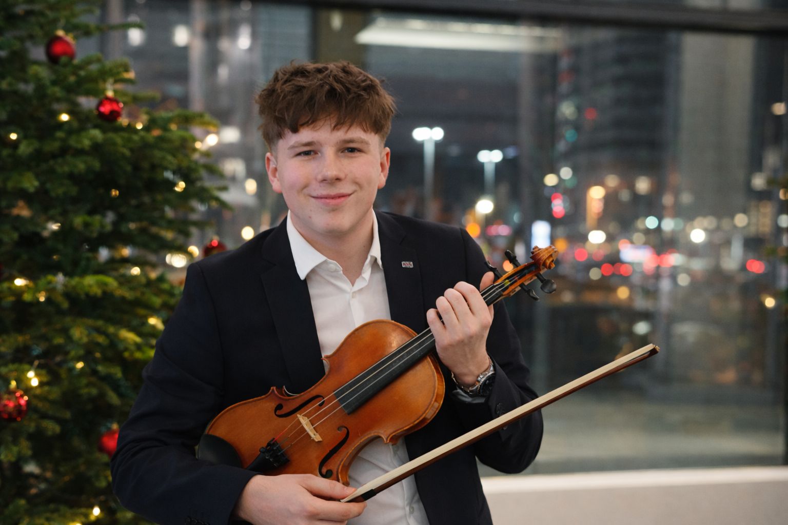 Leon Jägg - Geigenlehrer und Klavierlehrer in Dresden beim Unterricht
